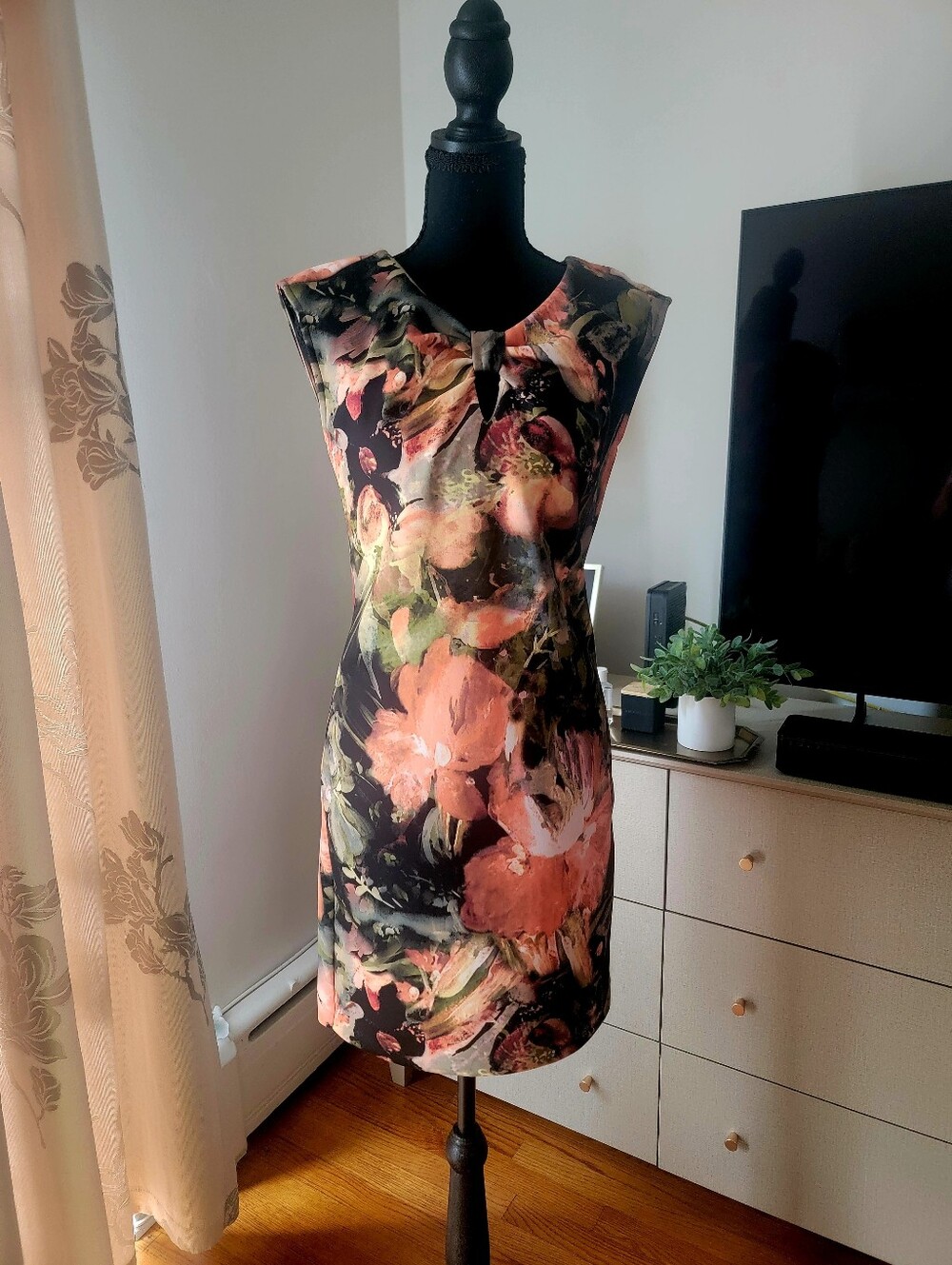 ECI New York Floral Watercolor Sheath Mini Dress Keyhole Size 8